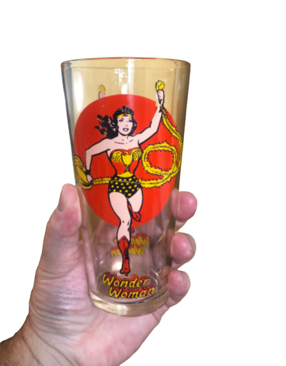 Pop Culture - Wonder Woman 1976 Pepsi DC Comics Moon Super Series Glass National Periodical Publications Inc.